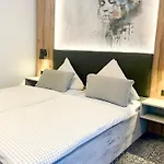 Dreyer Garni Hotel 3*